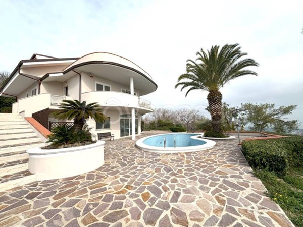 casa indipendente in vendita a Colonnella