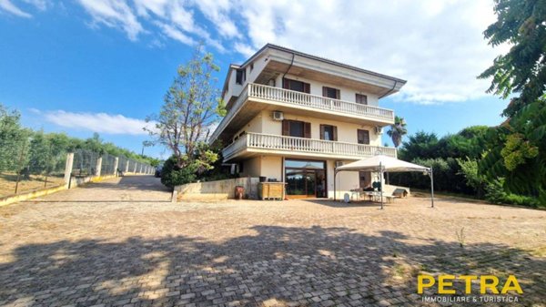 casa indipendente in vendita a Colonnella