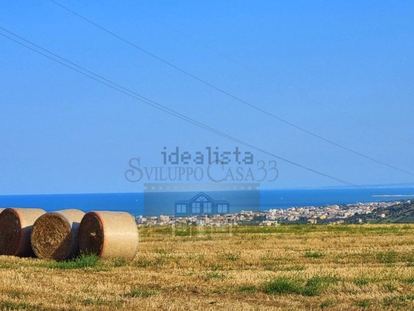 terreno edificabile in vendita a Colonnella in zona Civita