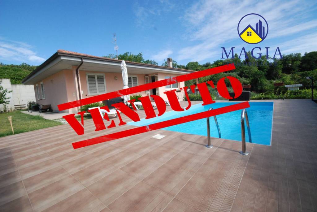 casa indipendente in vendita a Colonnella