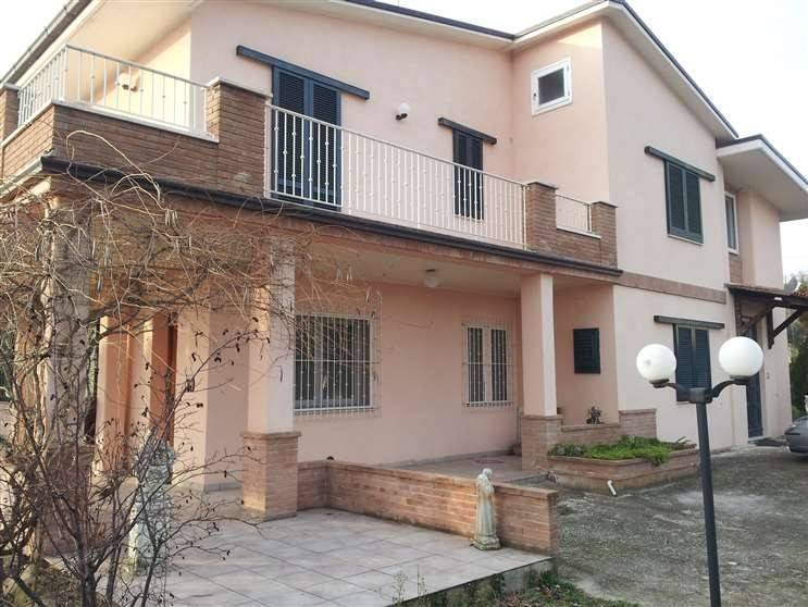 casa indipendente in vendita a Colonnella
