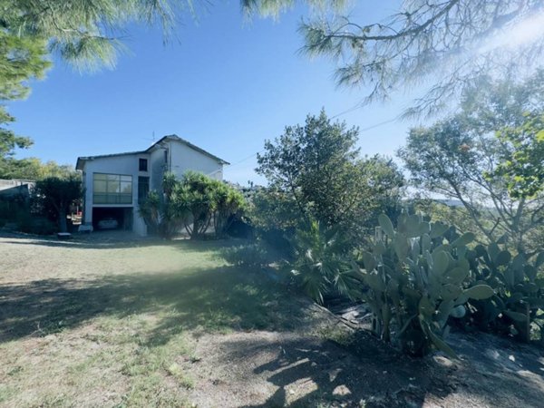 casa indipendente in vendita a Colonnella