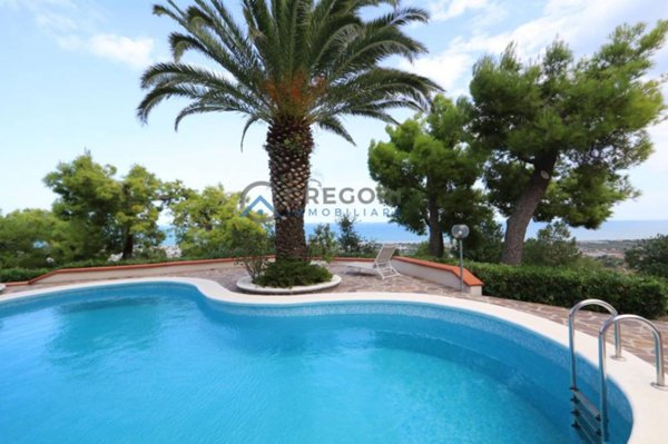 casa indipendente in vendita a Colonnella in zona Civita