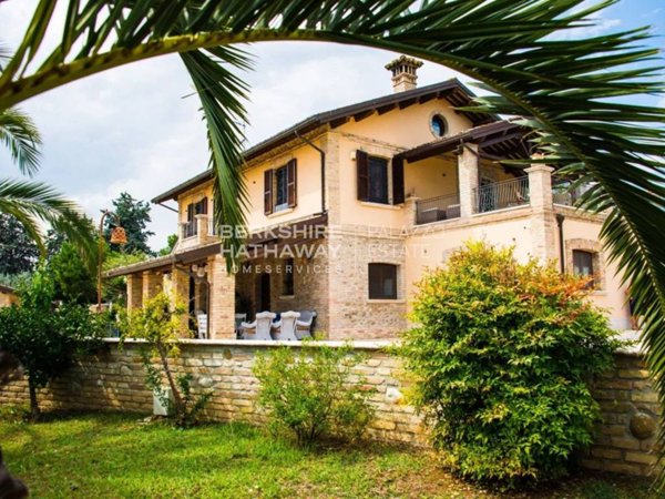 casa indipendente in vendita a Colonnella