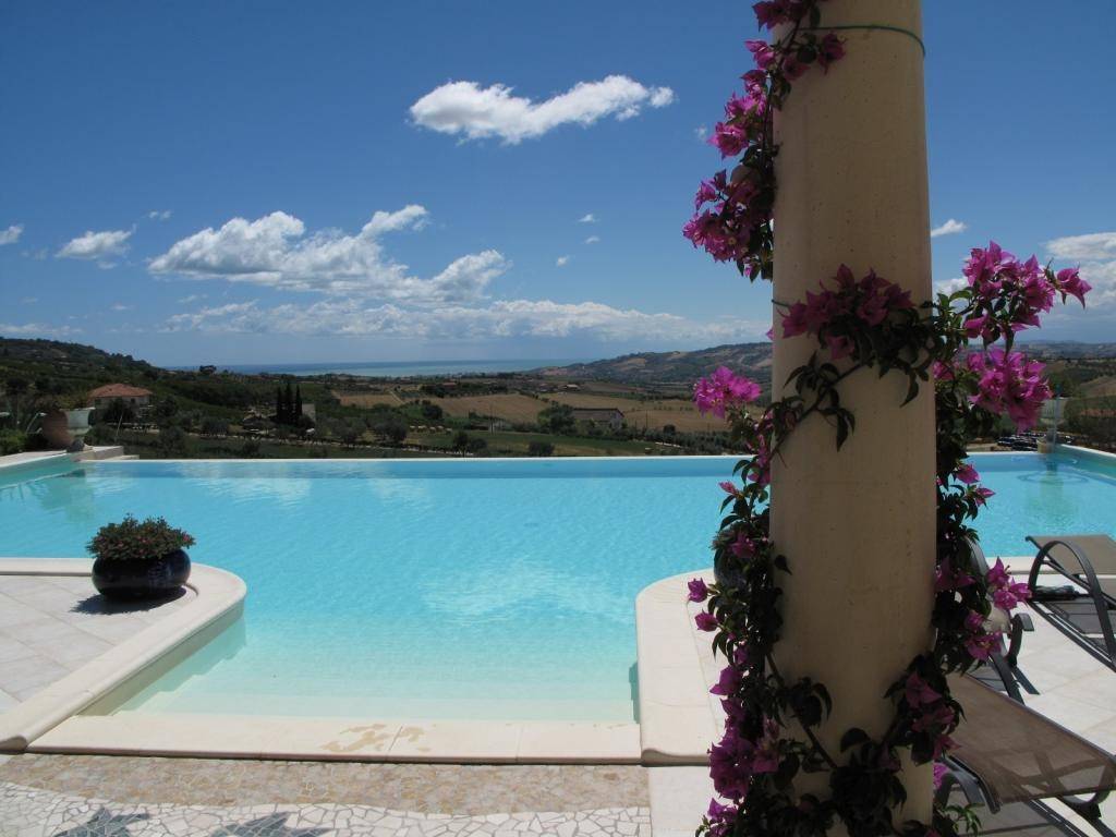 casa indipendente in vendita a Colonnella