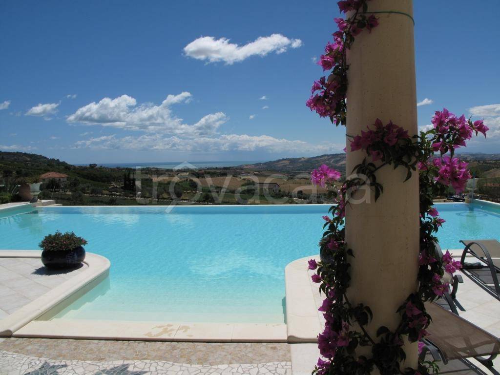 casa indipendente in vendita a Colonnella