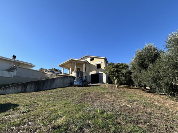 casa indipendente in vendita a Colonnella