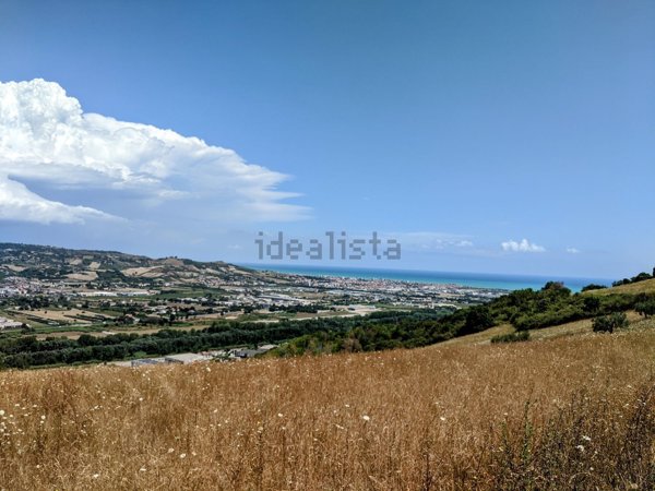 terreno edificabile in vendita a Colonnella