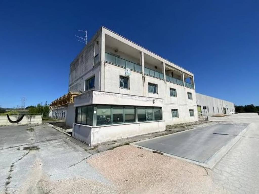 locale commerciale in vendita a Colonnella in zona Vallecupa