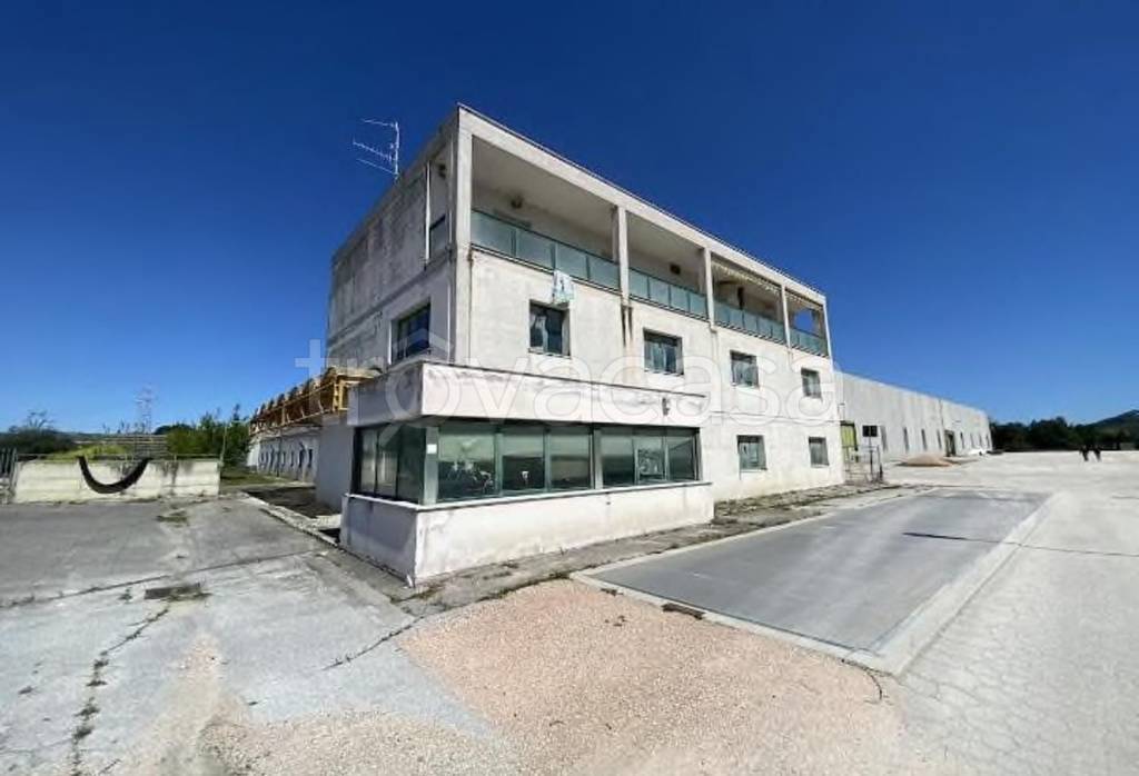 locale commerciale in vendita a Colonnella in zona Vallecupa