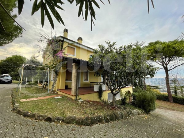 casa indipendente in vendita a Colonnella