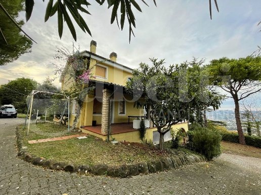 casa indipendente in vendita a Colonnella