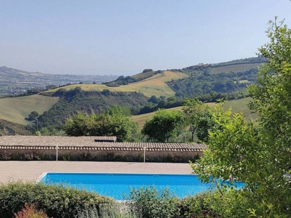 casa indipendente in vendita a Colonnella