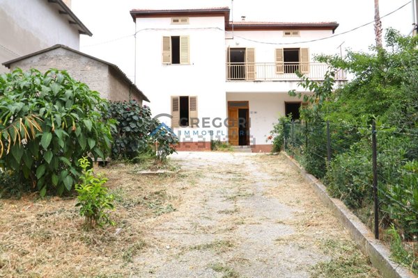 casa indipendente in vendita a Colonnella