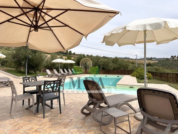 casa indipendente in vendita a Colonnella