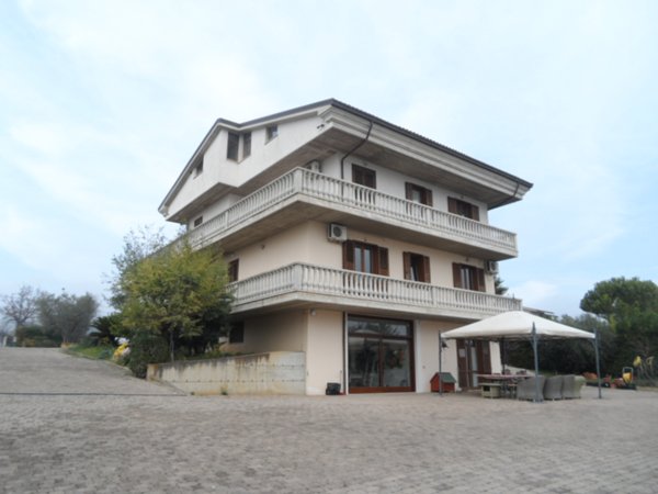 casa indipendente in vendita a Colonnella