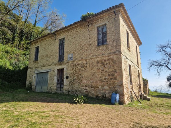 esavano in vendita a Colonnella