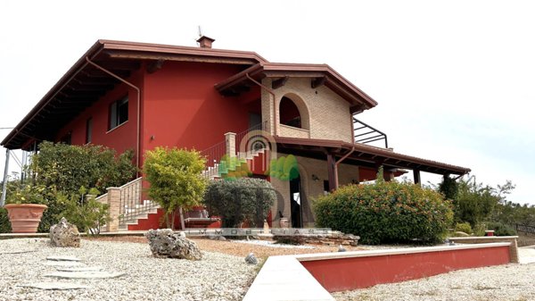 casa indipendente in vendita a Colonnella