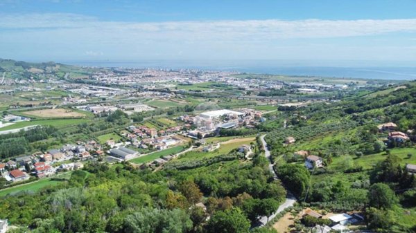 casa semindipendente in vendita a Colonnella in zona San Giovanni