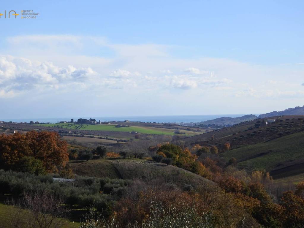casa indipendente in vendita a Colonnella