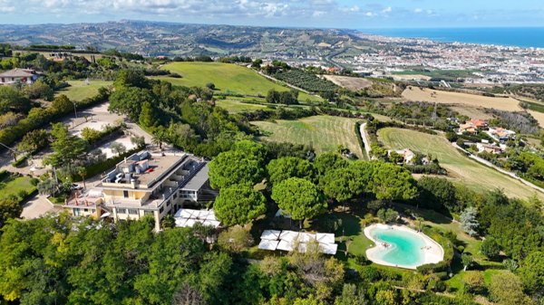 casa indipendente in vendita a Colonnella