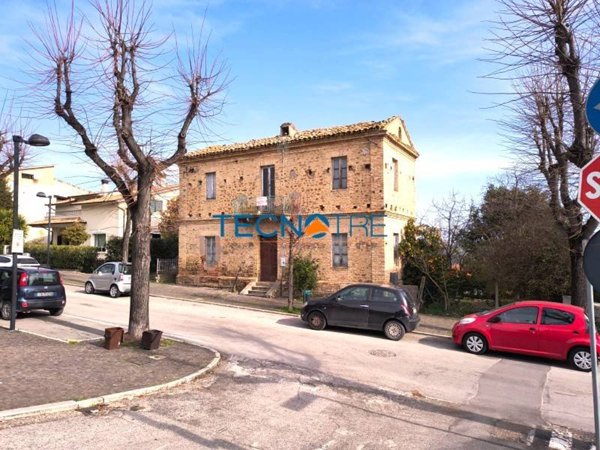 casa indipendente in vendita a Colonnella