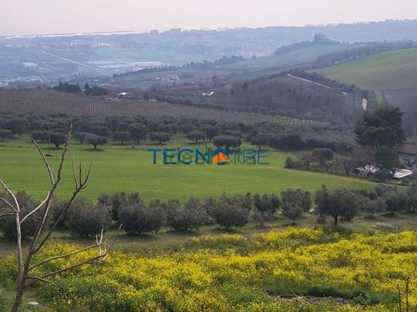 terreno agricolo in vendita a Colonnella in zona Civita