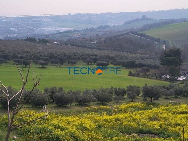 terreno agricolo in vendita a Colonnella in zona Civita