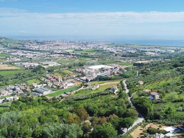 casa indipendente in vendita a Colonnella in zona San Giovanni