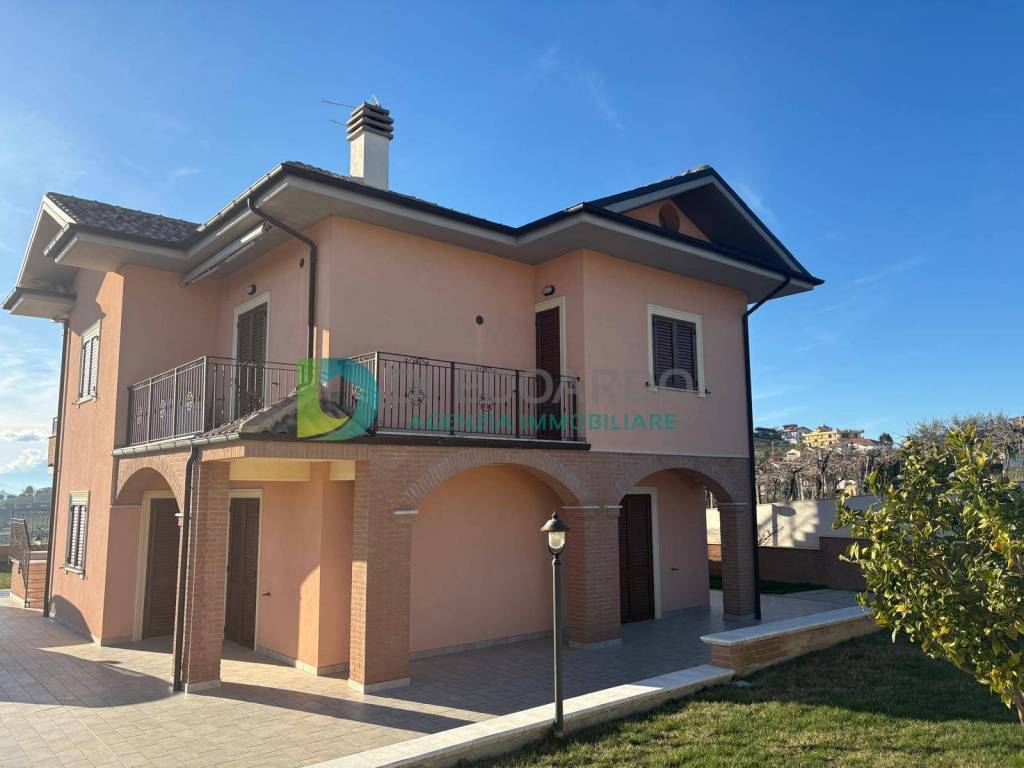 casa indipendente in vendita a Colonnella