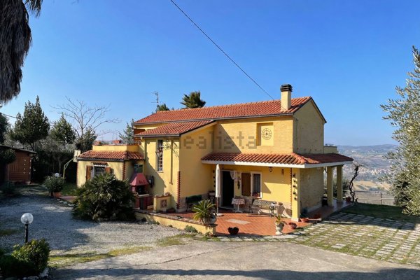 casa indipendente in vendita a Colonnella