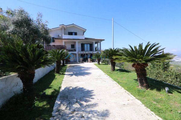 casa indipendente in vendita a Colonnella