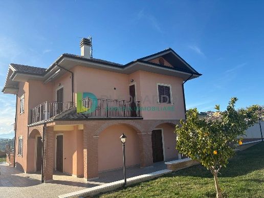 casa indipendente in vendita a Colonnella in zona Civita