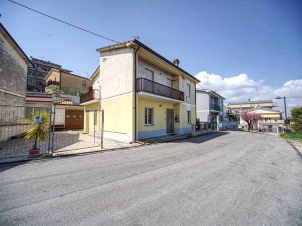 casa indipendente in vendita a Colonnella