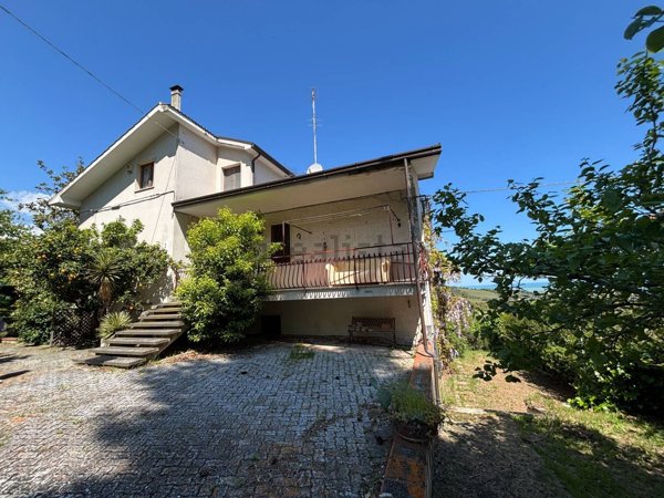 casa indipendente in vendita a Colonnella