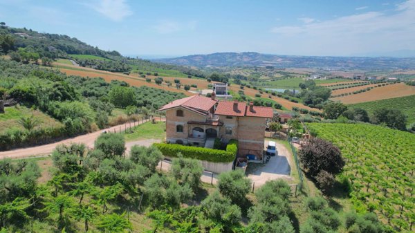 casa indipendente in vendita a Colonnella in zona Civita