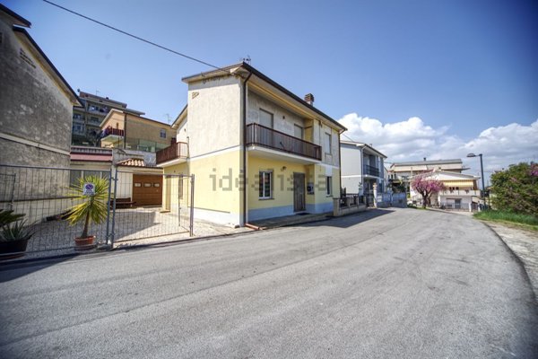 casa indipendente in vendita a Colonnella