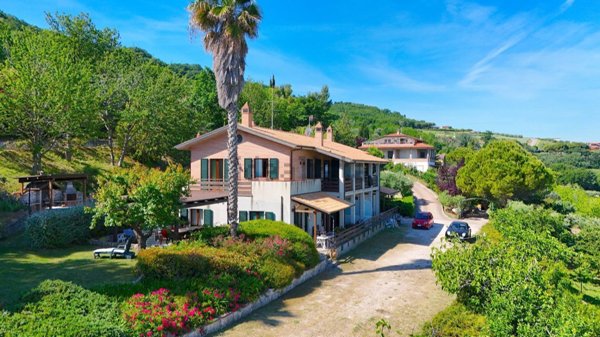 casa indipendente in vendita a Colonnella
