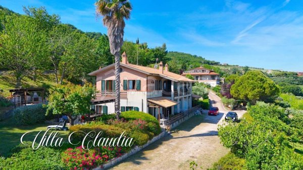 casa indipendente in vendita a Colonnella