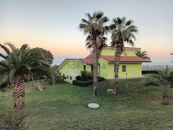 casa indipendente in vendita a Colonnella in zona Civita