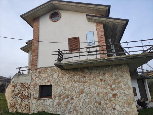 casa indipendente in vendita a Colonnella