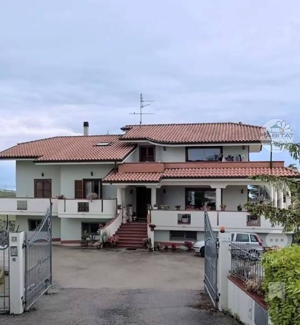 casa indipendente in vendita a Colonnella