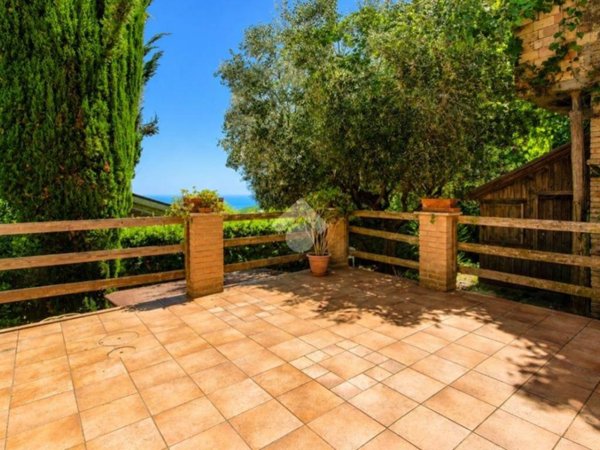 casa semindipendente in vendita a Colonnella