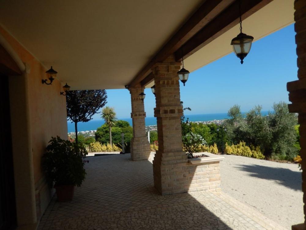 casa indipendente in vendita a Colonnella