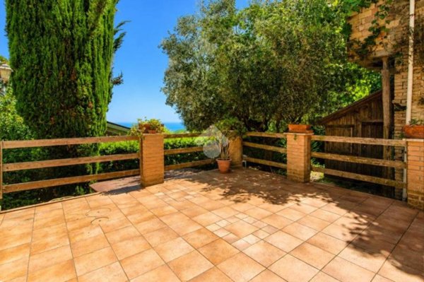 casa indipendente in vendita a Colonnella