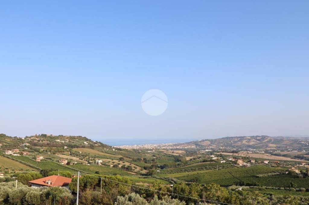 casa indipendente in vendita a Colonnella