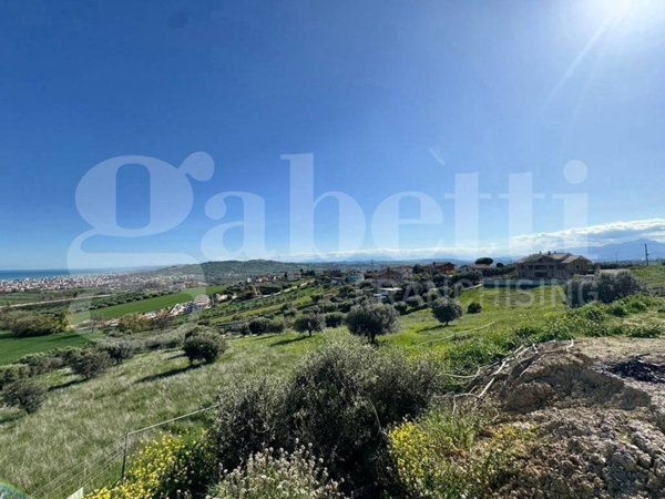 terreno edificabile in vendita a Colonnella