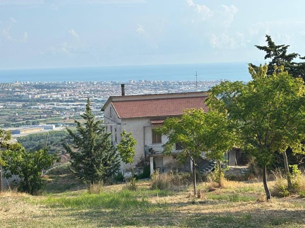 casa indipendente in vendita a Colonnella