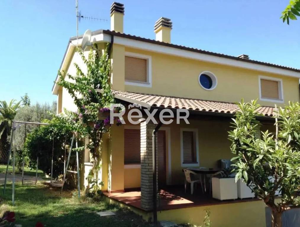 casa indipendente in vendita a Colonnella