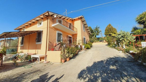 casa indipendente in vendita a Controguerra